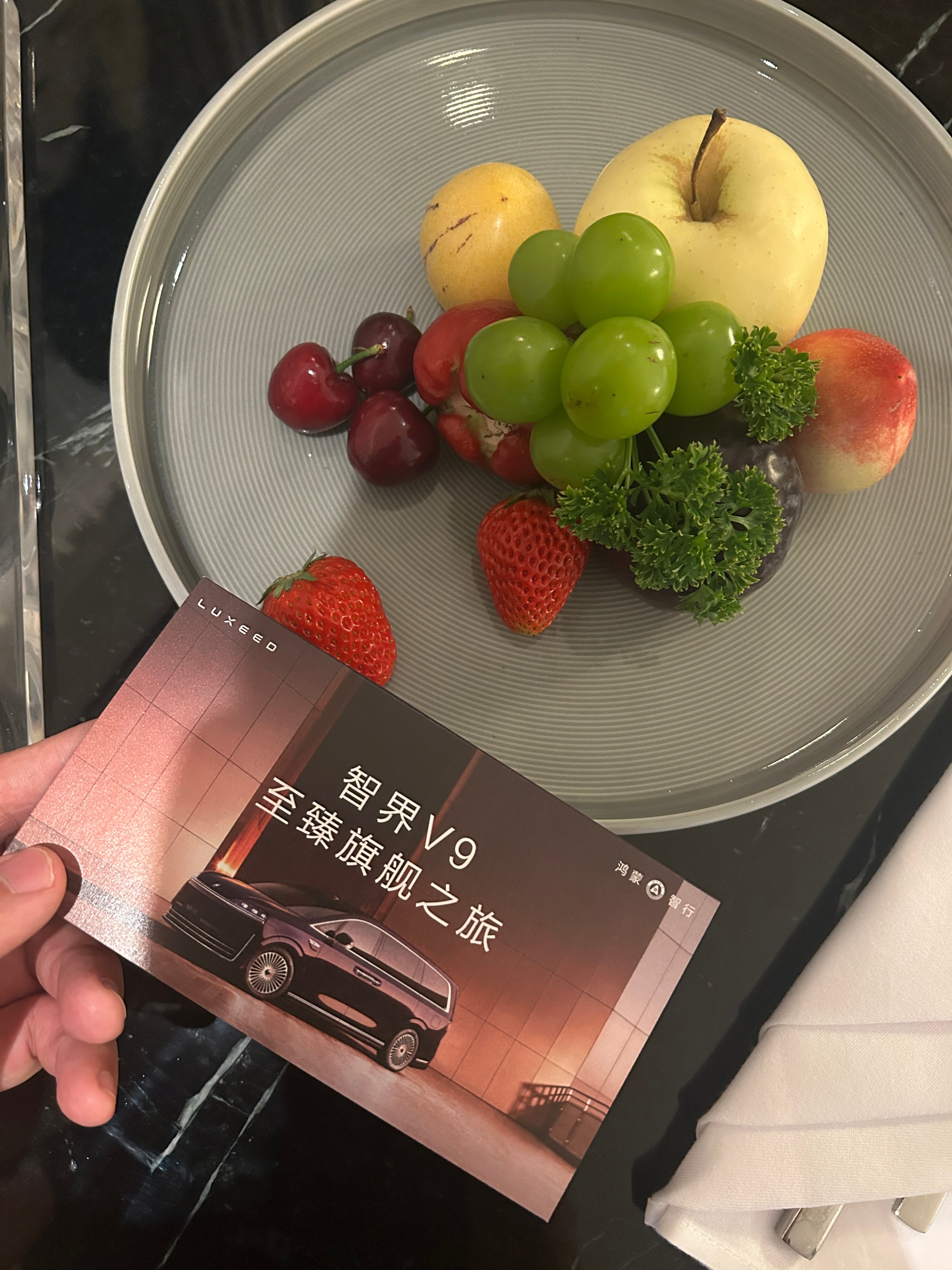 这个22万多的香山苑我问了一下，可以理解为一个独立的酒店，里面也有配套设施，健身