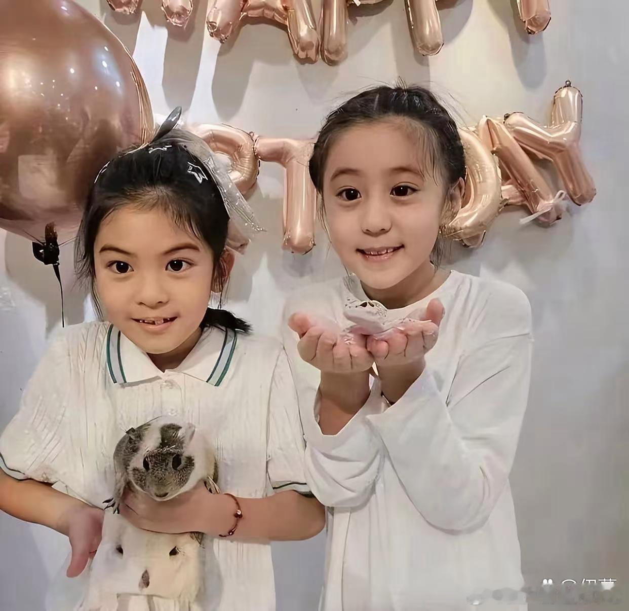 贾静雯晒小女儿8岁庆生照，牙齿不整齐需矫正，但眼睛好大像妈妈 ​​​
