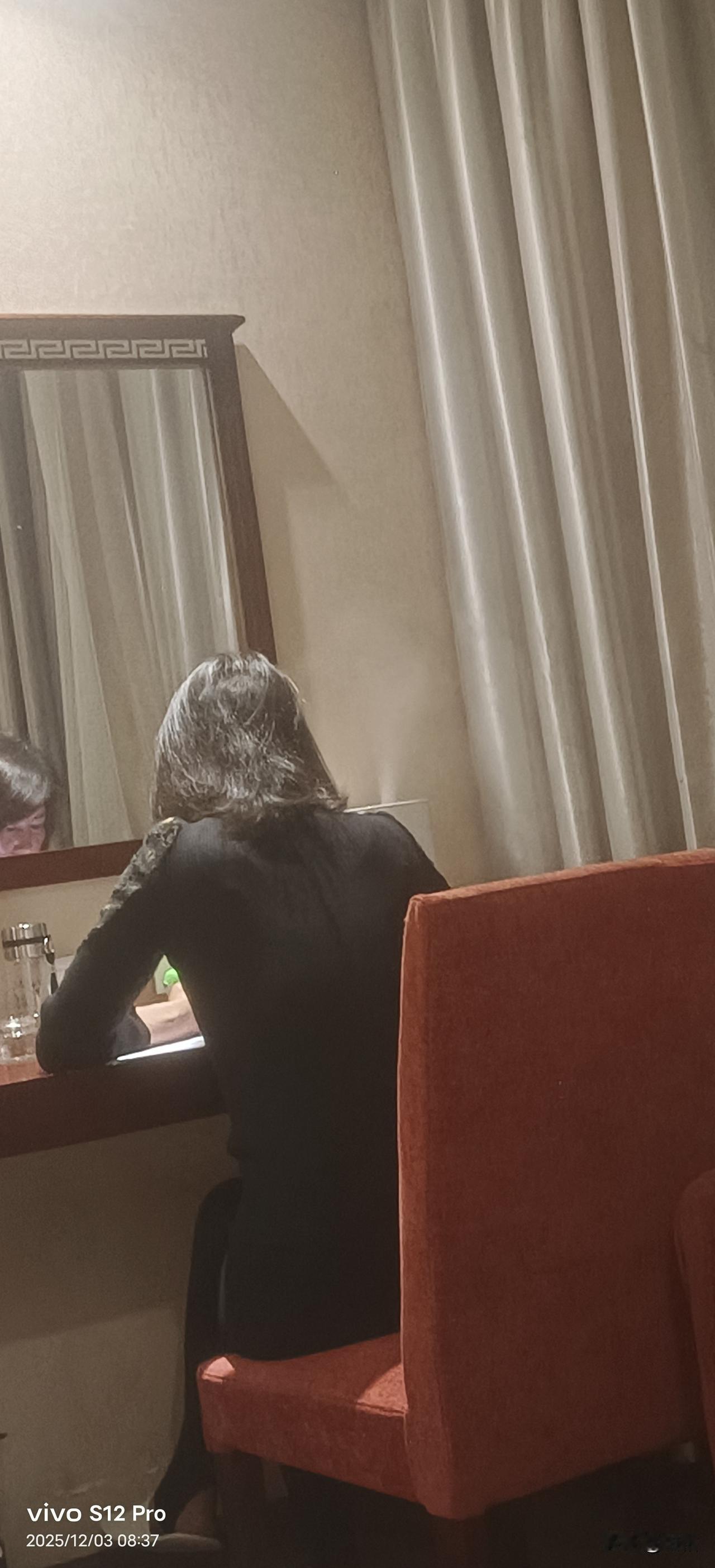 为了生活，为了能有一份好工作，为了能给儿子一份保障，为了自已将来老有所依、老有所