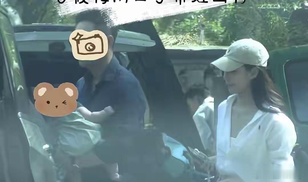 小汪总和筱梅带汪宝儿出门遛弯啦。 看得出，小汪总确实很疼老婆孩子，带娃游玩过程中