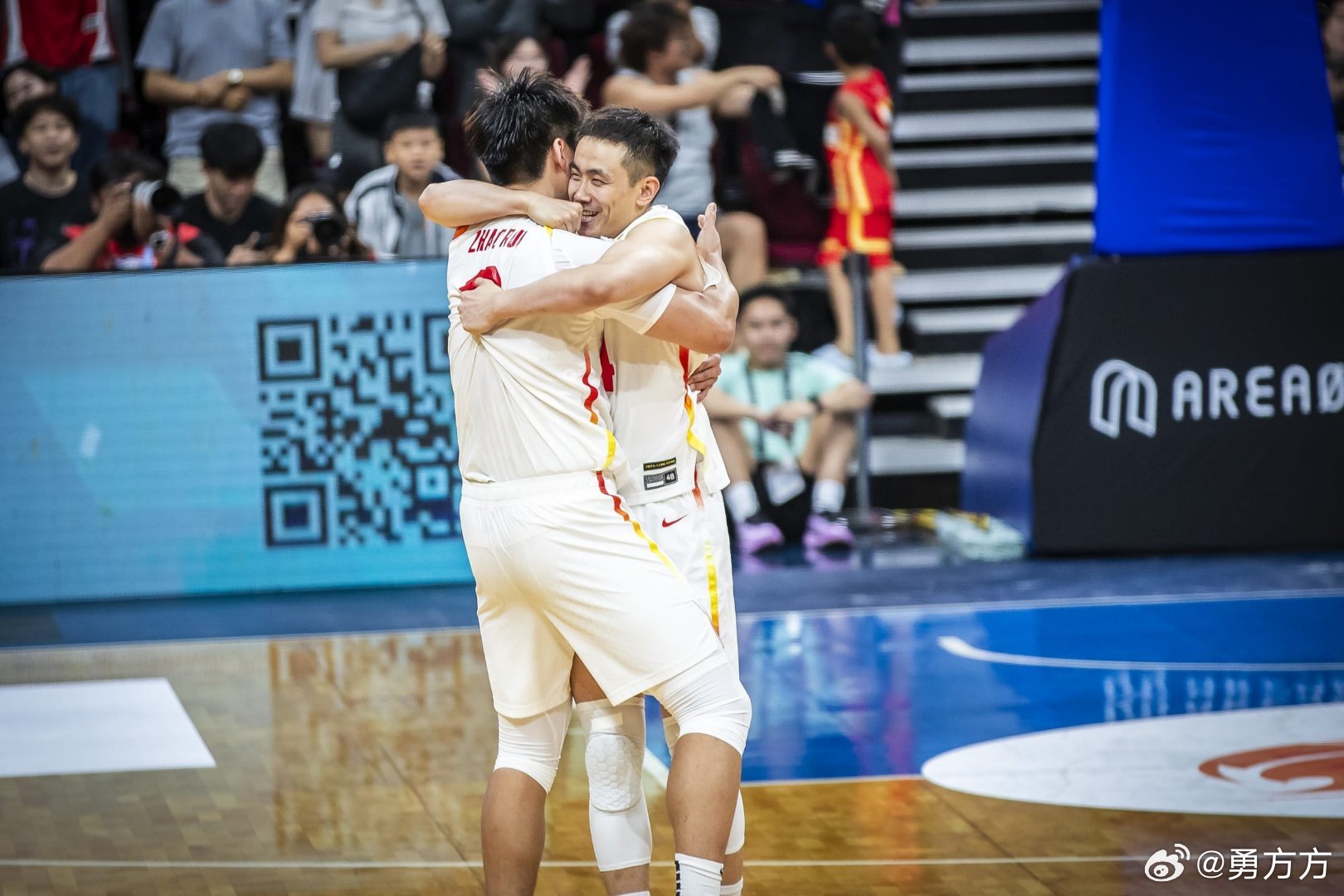 中国男篮险胜中国台北男篮 一场对攻大战，对面只有7人轮转，陈盈骏和大外援完全下不