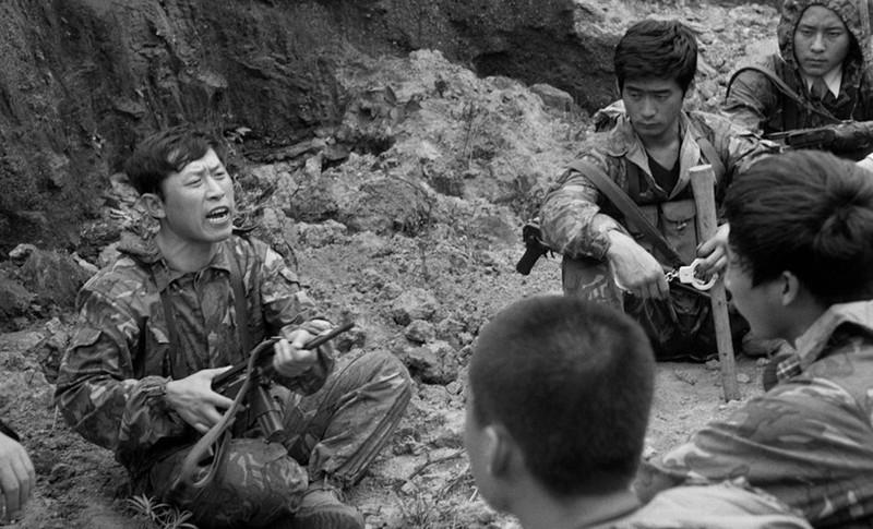 1985年，老山前线，17岁战士顾克路，被越军炮弹炸成“两截”，副连长孙兆群大喊