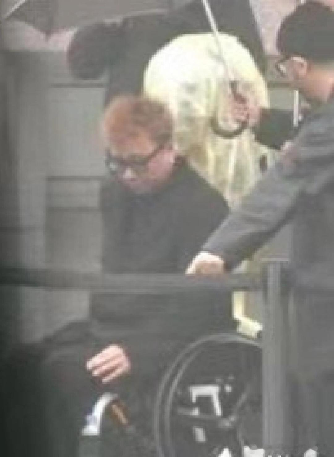 大S亲朋好友现身纪念雕像现场大S的亲朋好友现身纪念雕像现场，希望具俊晔和S妈都能