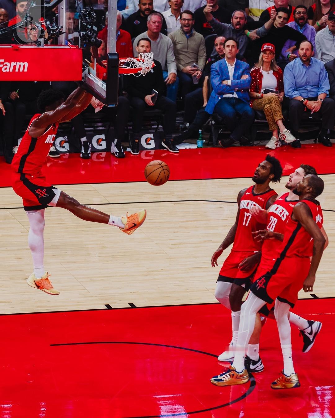 三节比赛结束！火箭81-78独行侠！独行侠vs火箭 ​​​