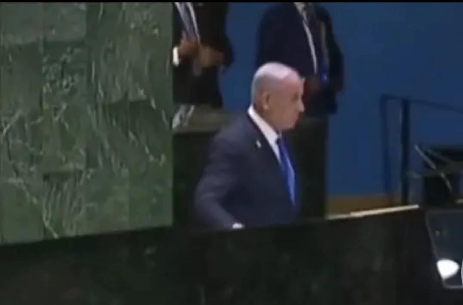 这就比较尴尬了！小姨子联大表演还没开始，人呼啦啦全走了……
内塔：别乱说，那不还