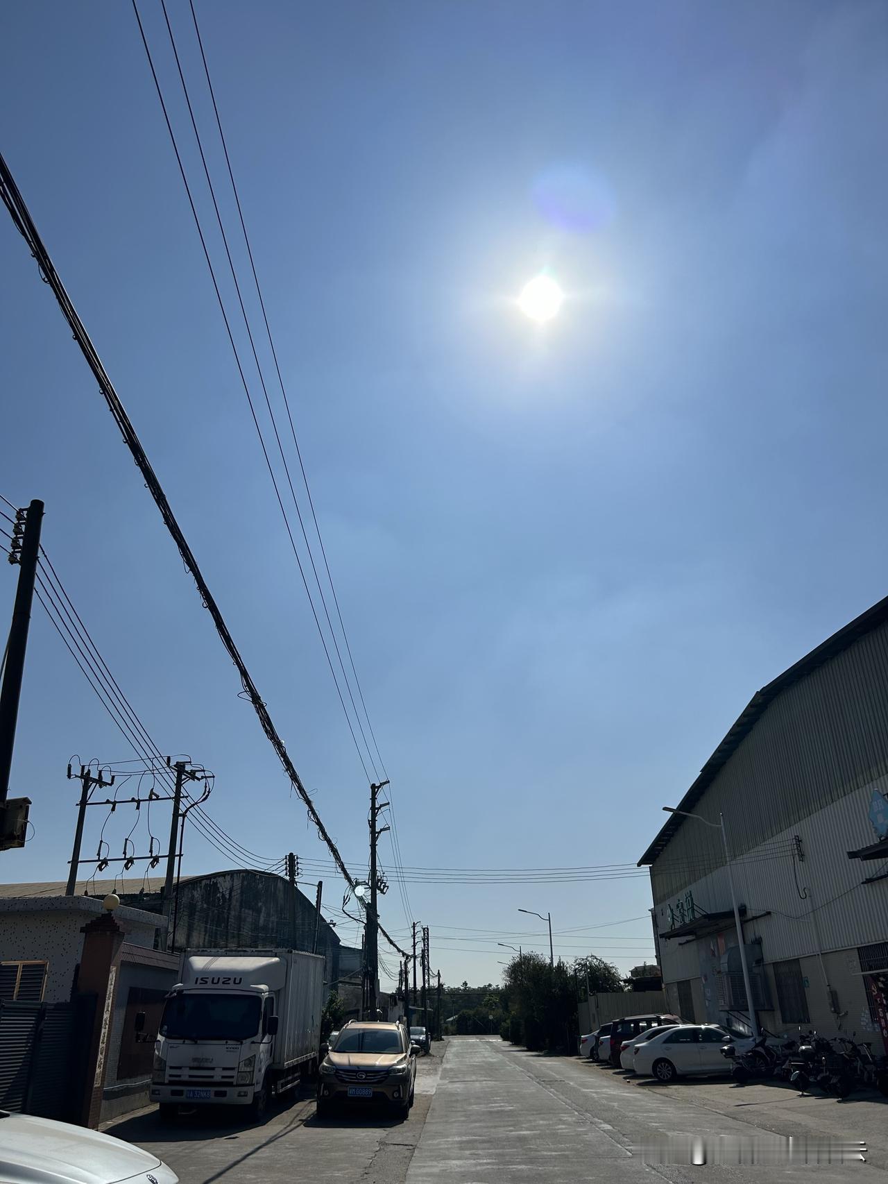 不少人在工厂打工上班的时间足够长了，

其实和其他看上去稳定的工作本质都是一样的