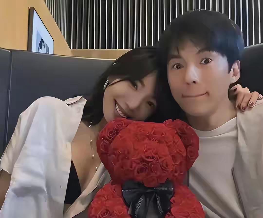 张婉婷这本“活版教科书”，给女性3点启发：
1.有些事烂在肚子里永远都不要说。