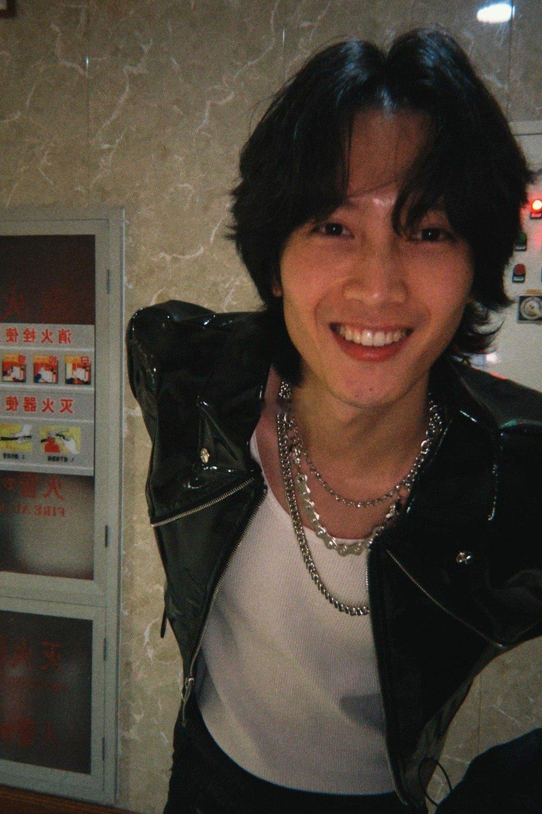 曝陈宥维拼多多给女友买穿戴甲这都能扒出来？这算个人隐私吧！而且两个人自己愿意，网