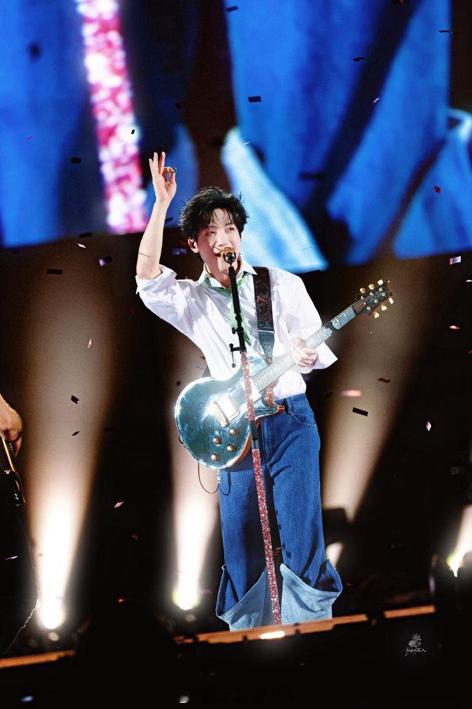 陈楚生济南开唱4万多位老师在现场 陈楚生济南演唱会名场面预定！一句“请各位老师多