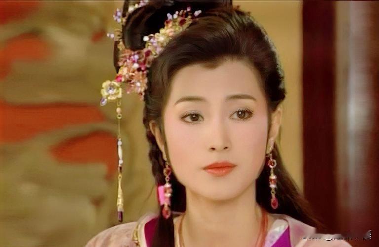 大唐的宫门，从来不为女人而开，却会因为一个女人的一曲歌声而停顿片刻。

那一夜，
