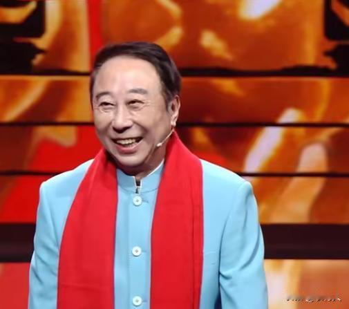 冯巩为何能在相声圈位高权重？除了卓越的艺术成就，他的家世背景更是不简单。