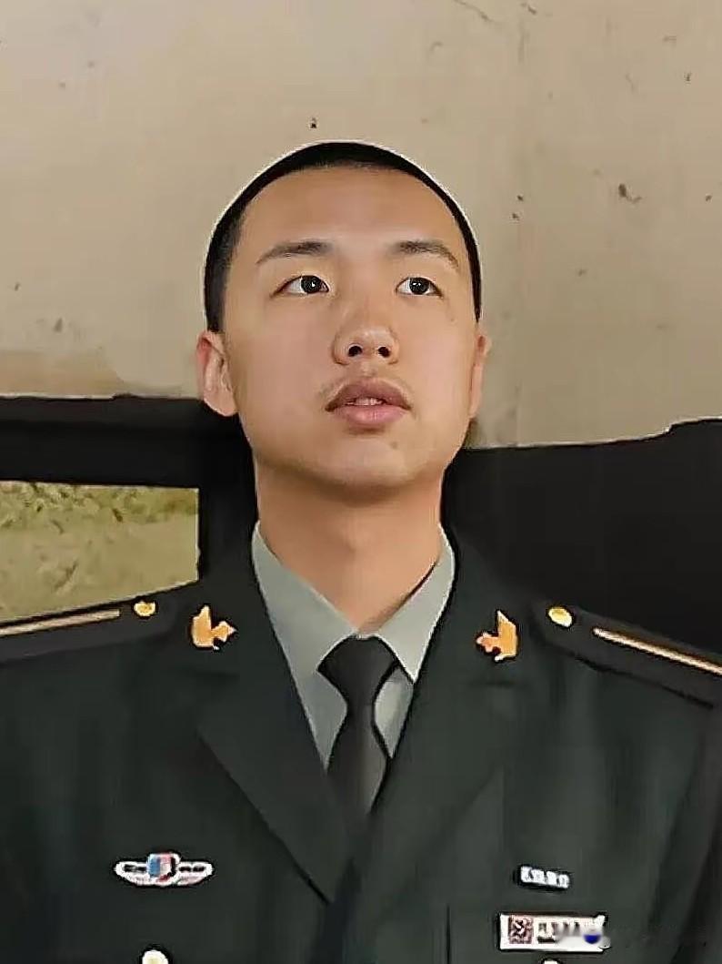 这孩子真是一声不响干大事。
毛东东这名字近几日又被人翻出来了，不是因为啥花边新闻