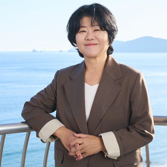 李姃垠确认主演 KBS 2TV 周末剧《重返校园》据15日广播电视界消息，李姃垠