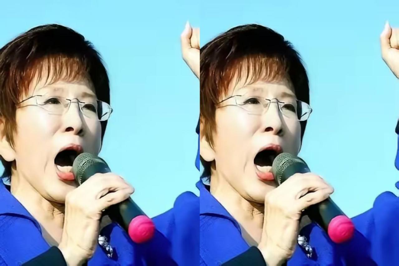 行动号召震全场
不谈交流，不议融合，更无循序渐进的迂回。洪秀柱双手撑台，身体前倾