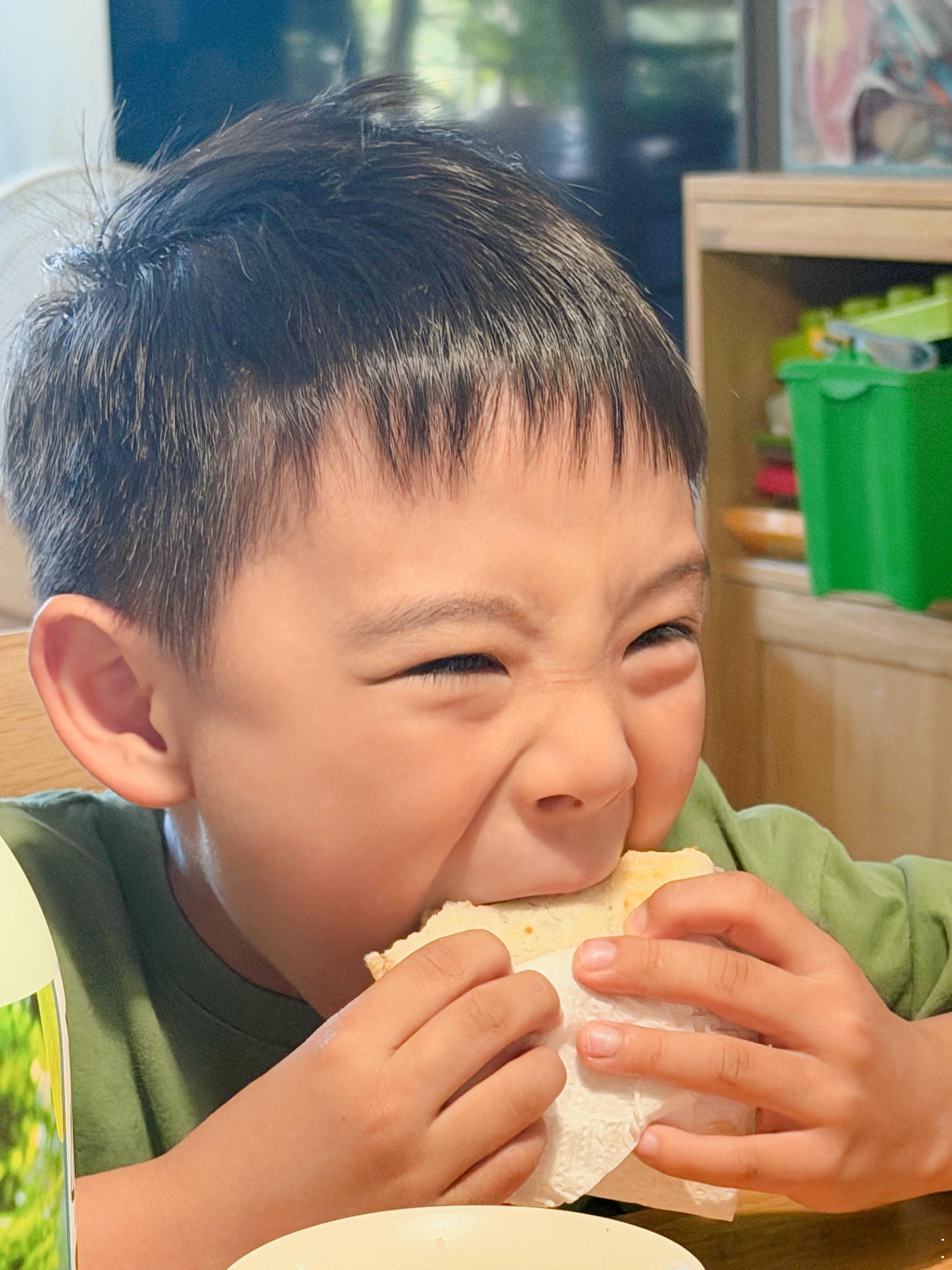 忙活一早上做牛肉饼，一人干掉一张！开心🥳就是肉馅儿放少了第一次做没经验，下次多