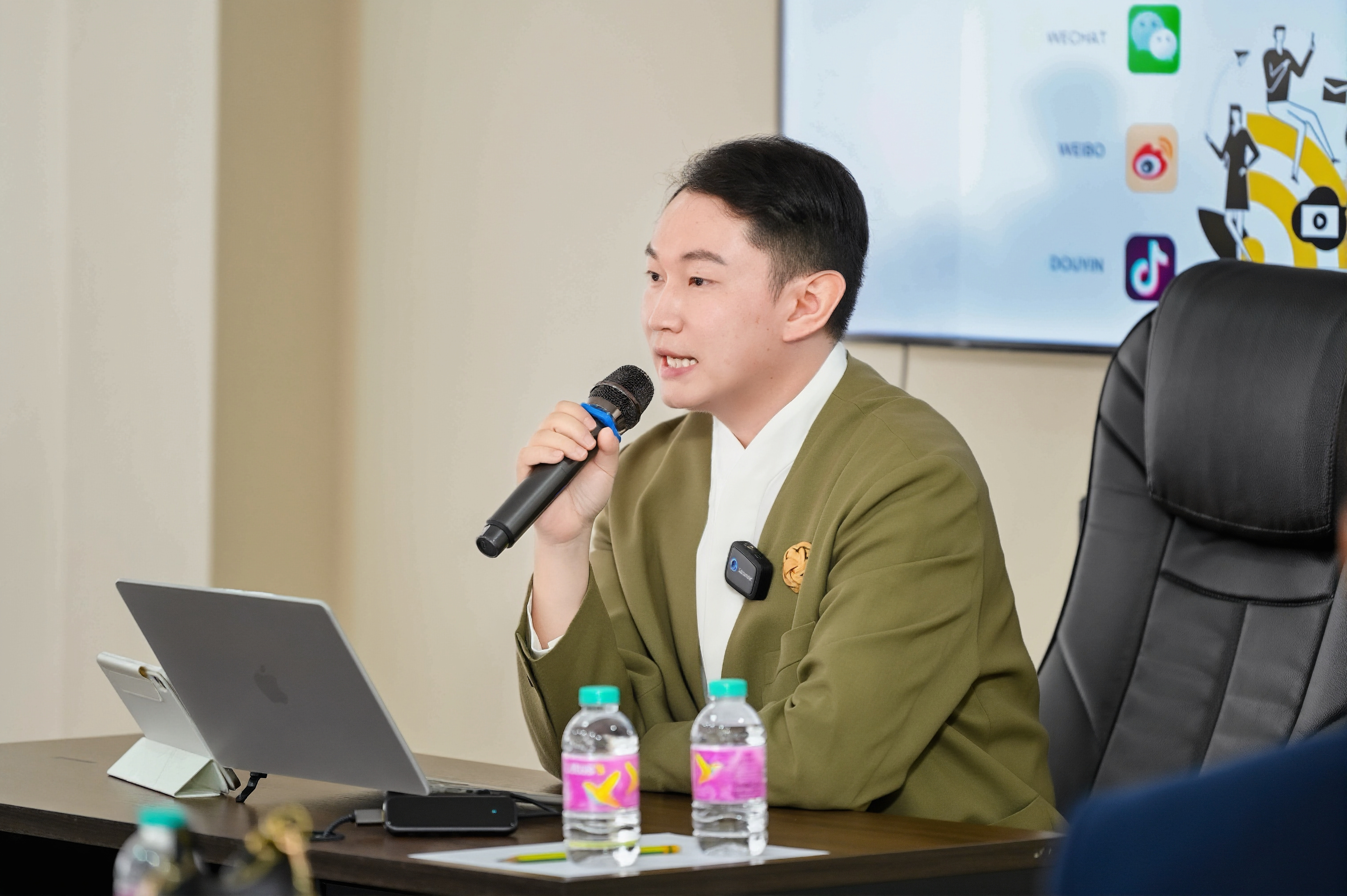 旦旦老师带的研究生课程被换到了1月份，大概13周的课时。这样也好，本年度集中精力