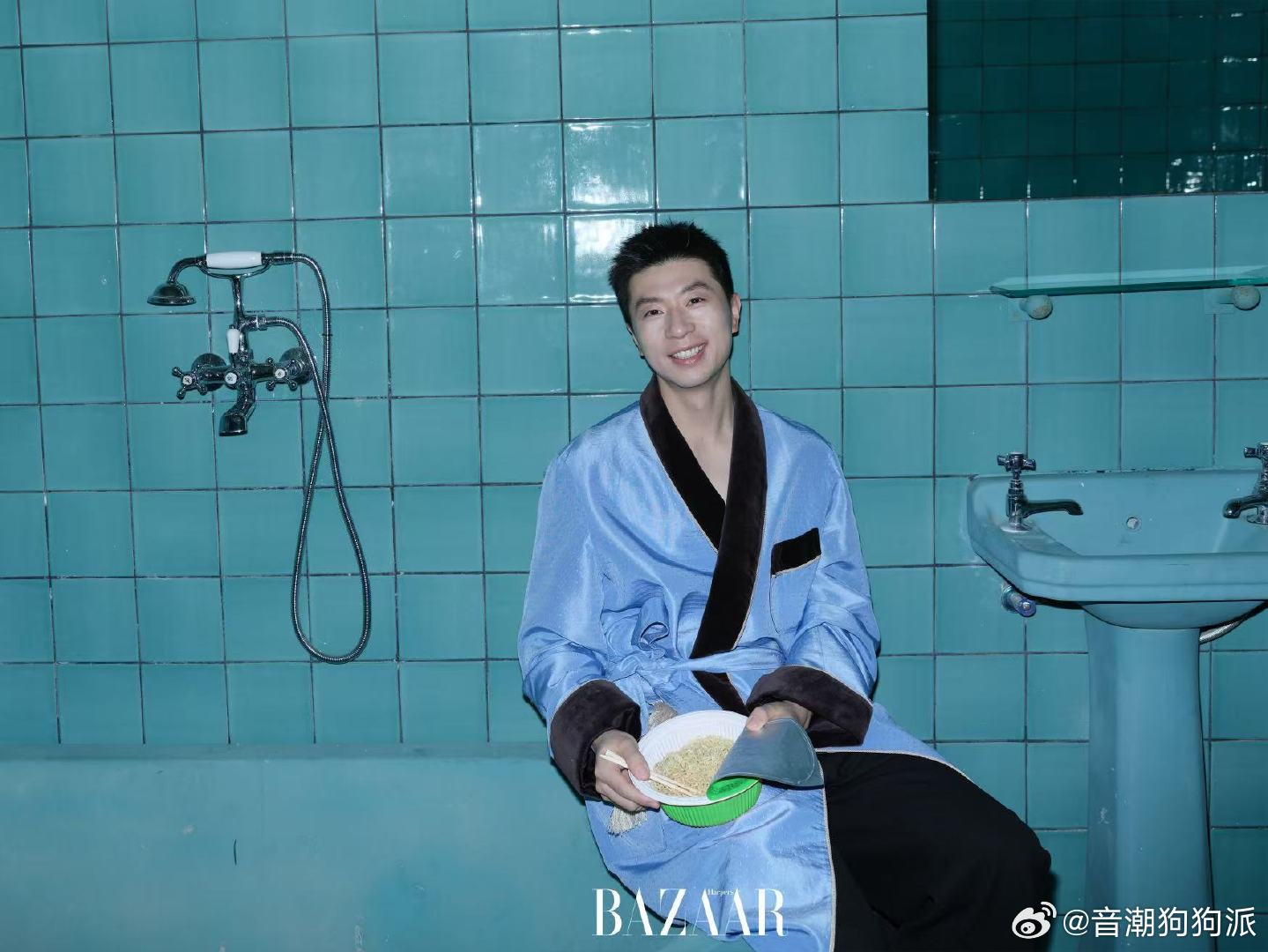 马龙线下原生状态马龙线下松弛感完全是原生真实状态，颜值和精神面貌都保持得极好，松