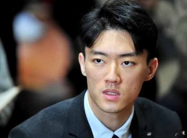 【全斗焕之孙用网络漫画揭露父亲婚外情与家暴等“痛苦家史”】海外新鲜事 近日，韩国