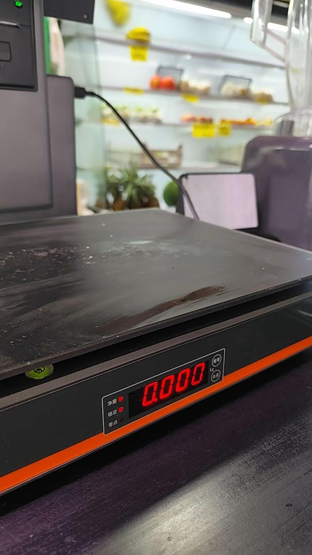 开了店我才知道，穷人是赚不了有钱人的钱的，因为你的资金就决定了层次。你的能力在哪