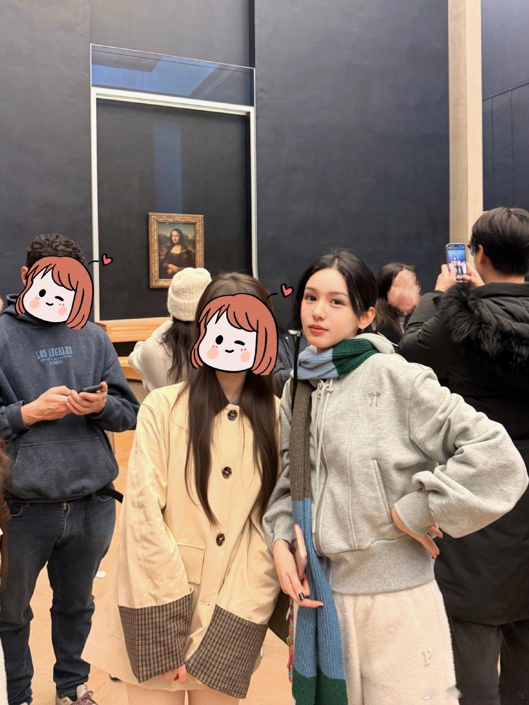 周也去了卢浮宫法国卢浮宫偶遇周也周也去了卢浮宫，看照片里周也的状态，私服穿搭随性