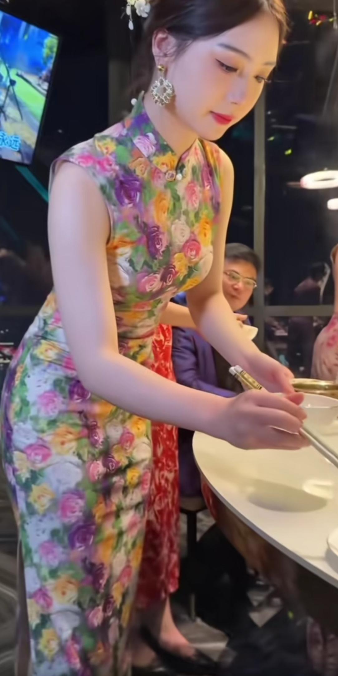 这服务，去吃一顿得多少钱？