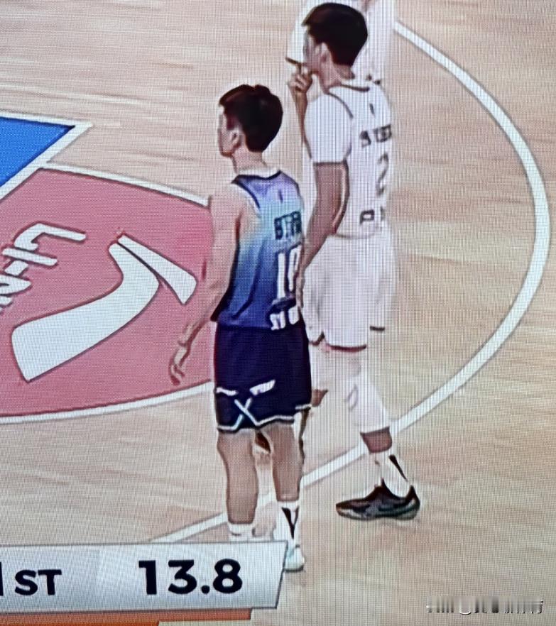 广东宏远两大旧将，同时也是本赛季本土球员最年长的两名球员，深圳马可波罗的周鹏和宁