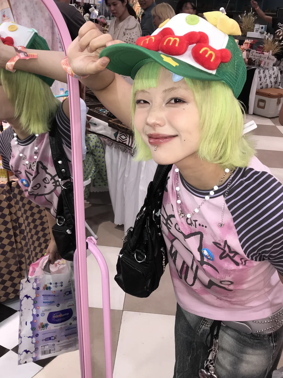 我想问一下…有人跟我一样害怕芭比娃娃吗