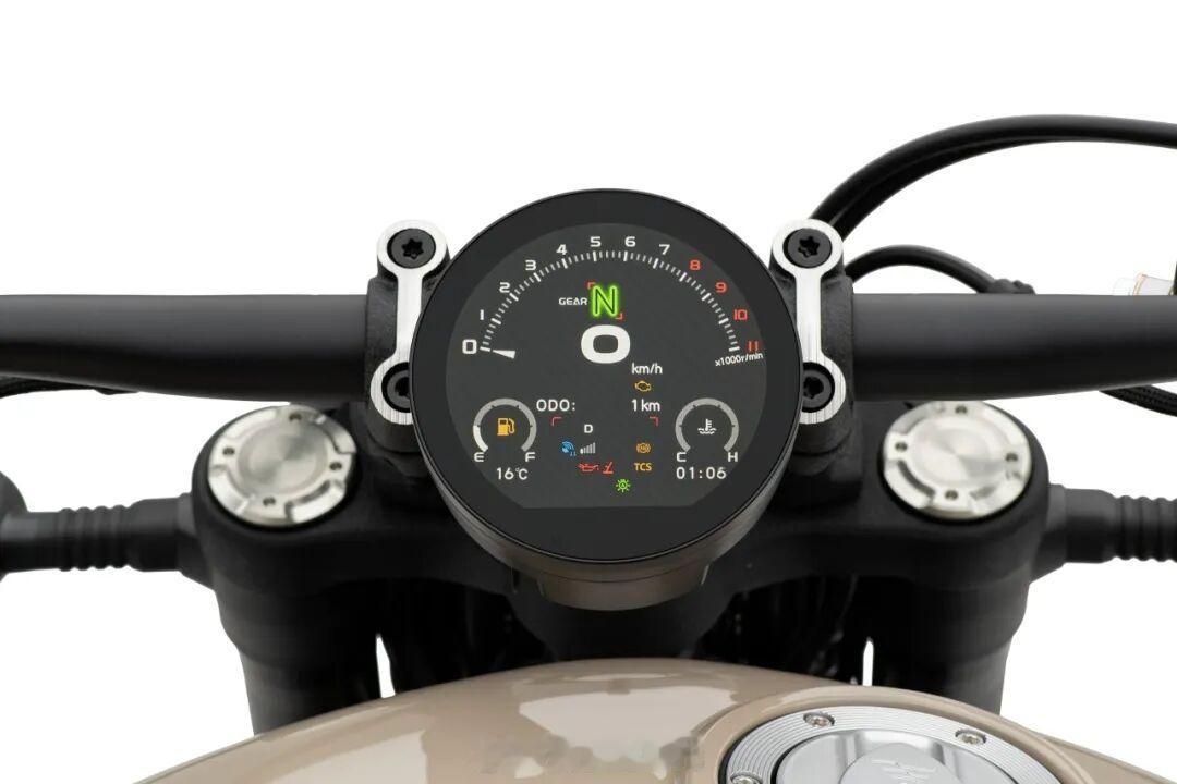 机车摩托车 随着跨骑的自动挡风潮，无极也给自己家的当红巡航车CU625配上了AM