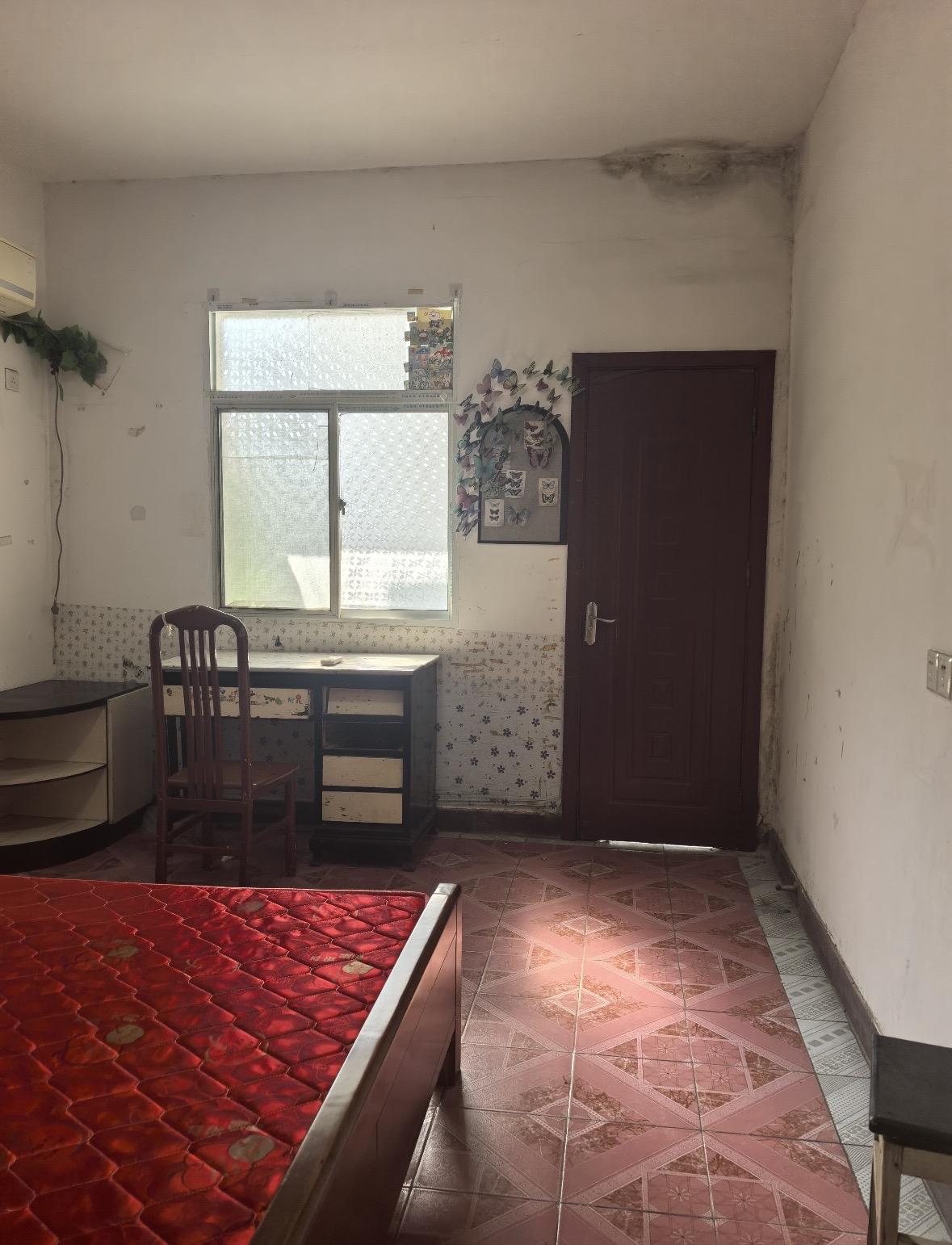 躺在出租屋床上，刚给老公转了1000块创业，问他，创业成功想干嘛？
没想到，他说