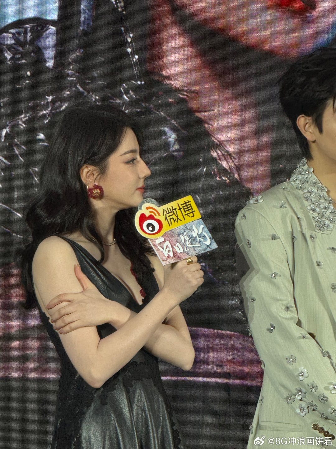 白日提灯官微回应没话题看到官微的回应真的很暖心，把对贺思慕的重视展现得淋漓尽致，