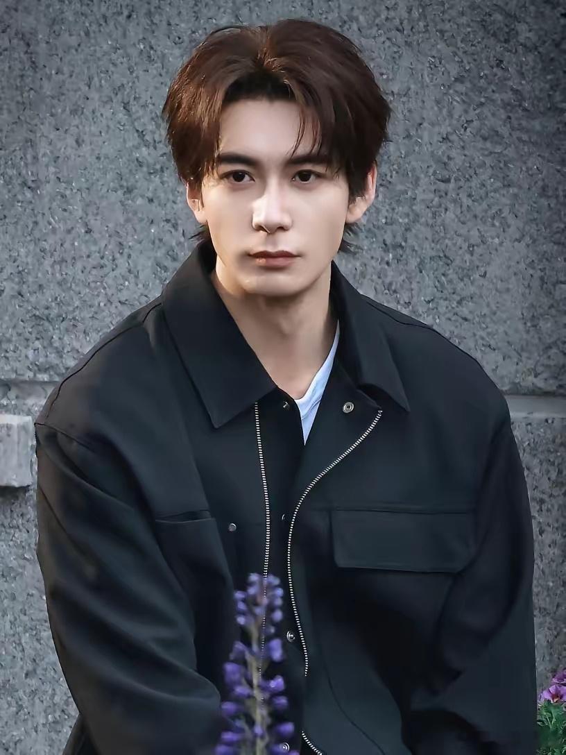 不知道大家发现没有？陈星旭这个人真的很奇怪明明186的大高个，长相那叫一个周正，