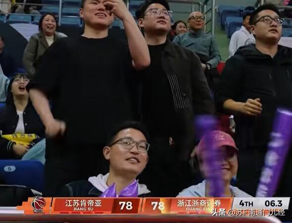 江苏肯帝亚男篮在南通主场打疯了？上一场刚刚一分决赛联盟第三广东，昨晚又和联盟第一