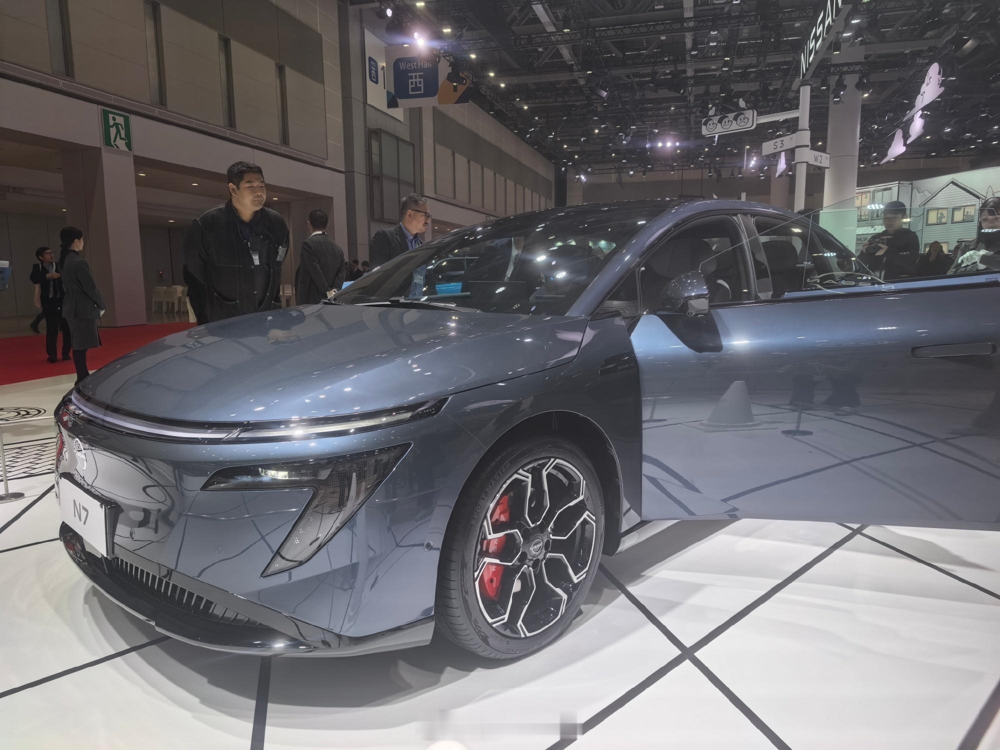 没想到日产N7也在东京车展上亮相了。N7在国内销量就非常不错，看来这是准备返销日