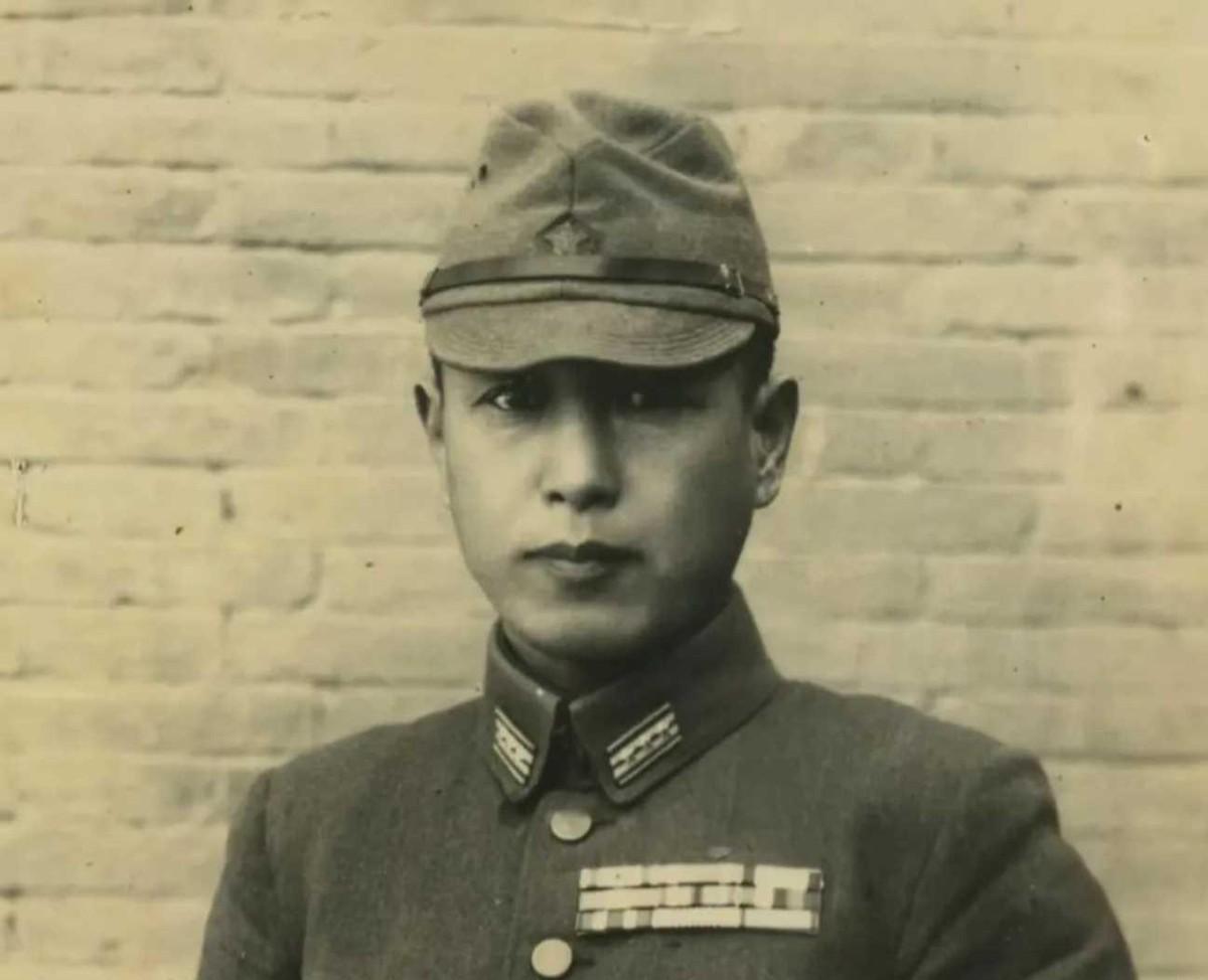 1940年，日本有一大佐，名叫饭田英樹，他是一位崇尚和平的军官，致力于维护国家和