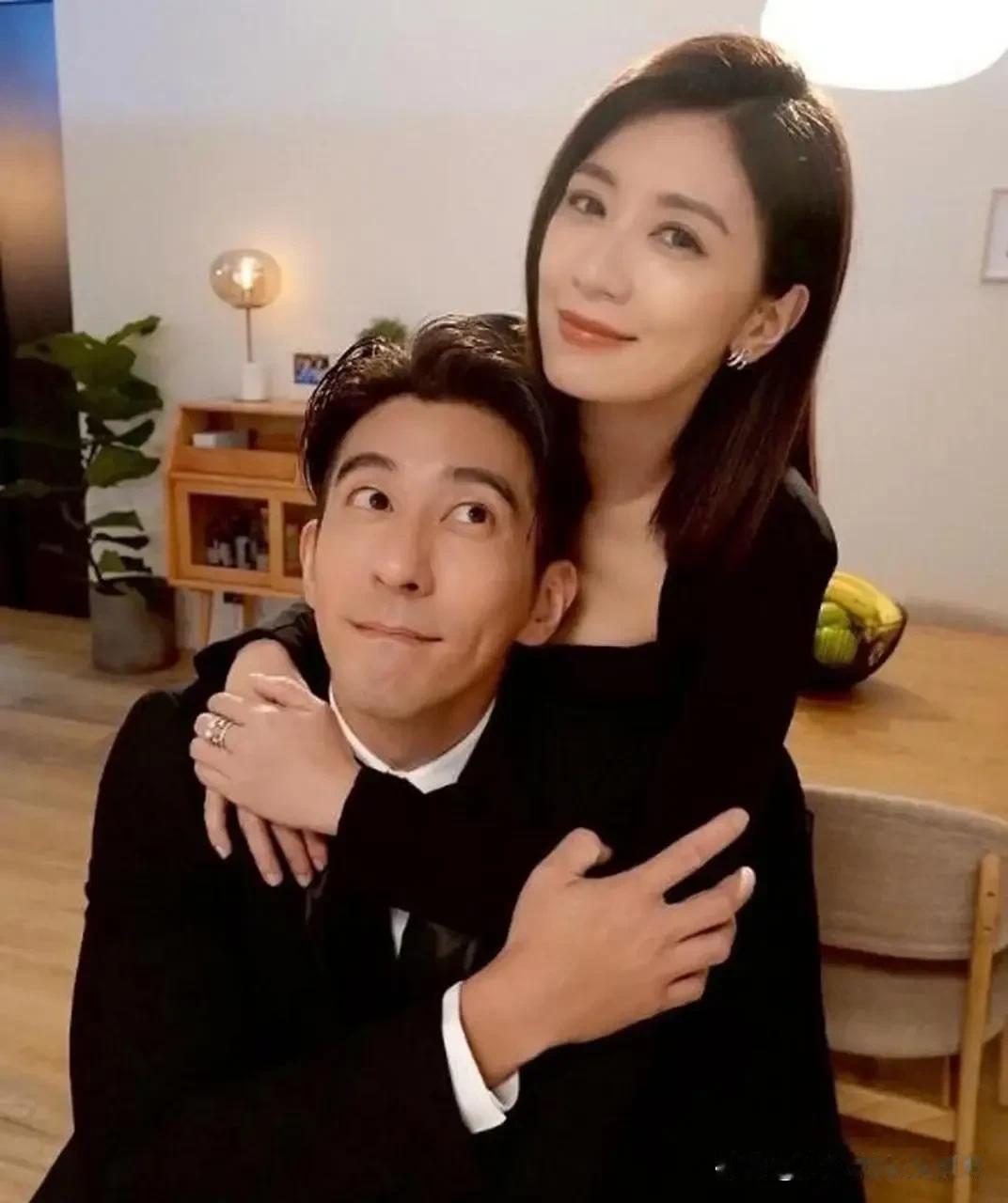 以前觉得贾静雯幸运，二婚还能找到修杰楷这样的“小鲜肉”。

现在觉得修杰楷更幸运
