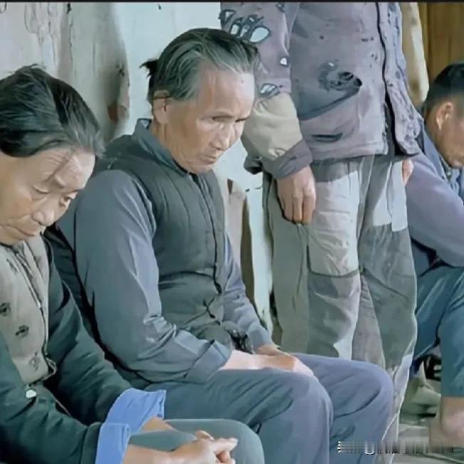 《乡村爱情故事》

在一个宁静的乡村，有一位名叫老姜的农民，他有一个儿子名叫桂根