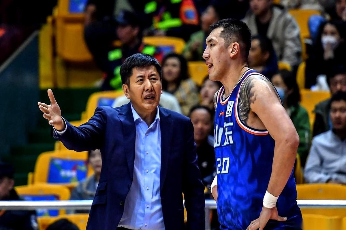 开门黑，加上核心大腿伤停四周。
就问你，这剧本还有谁？
赛季刚开始，一记闷棍就敲