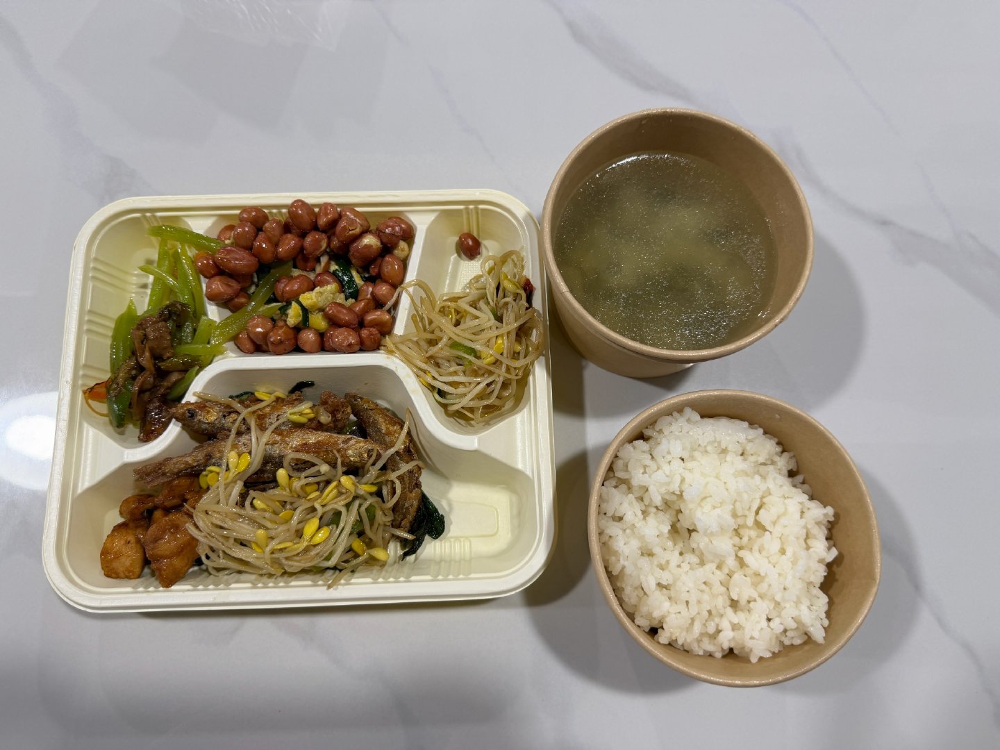忙到现在才吃饭，中饭凑合一口。买车卖车找胡哥  ​​​