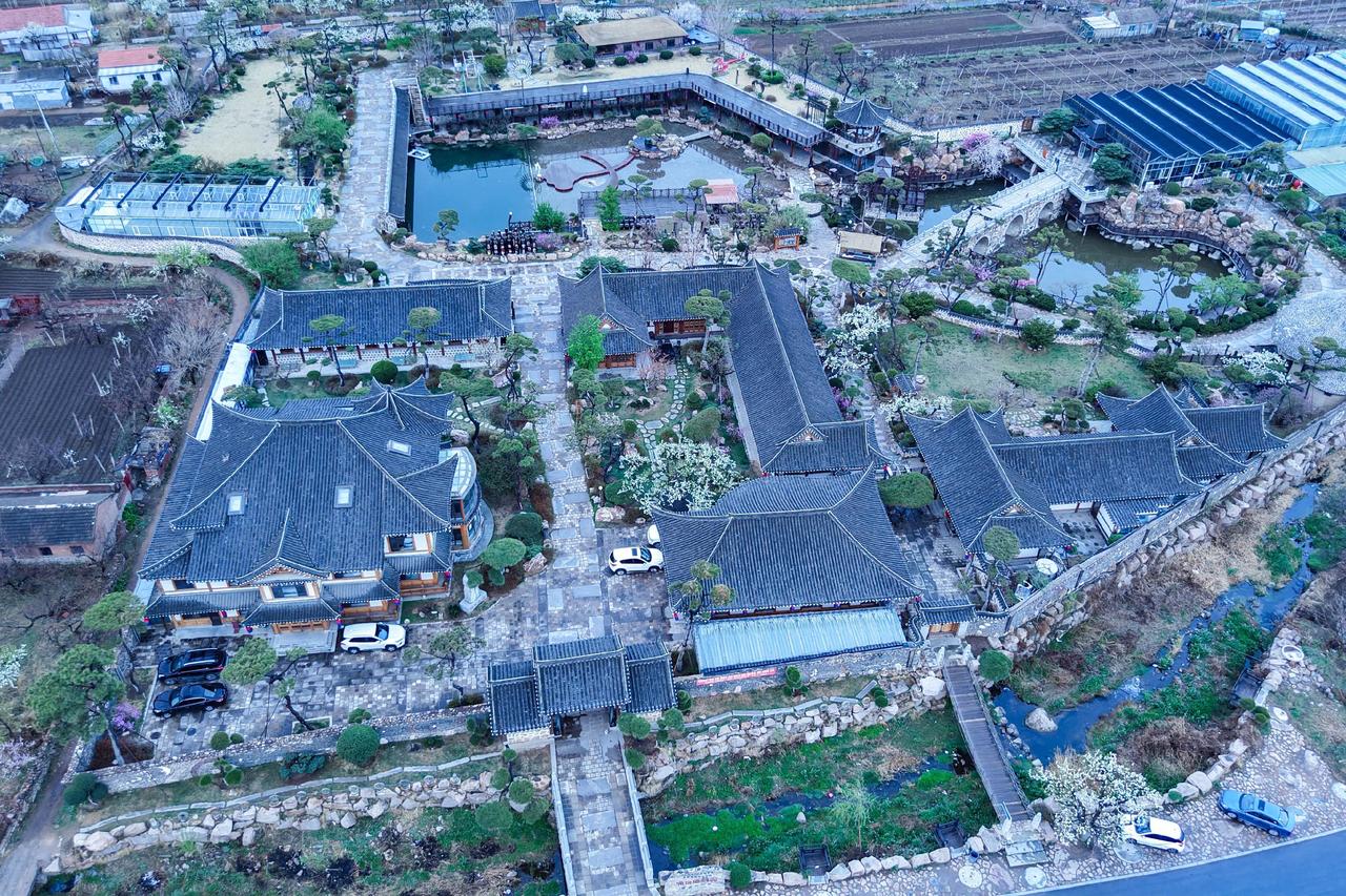 千山脚下韩园，一步穿越春色满园的浪漫。航拍景区 景点俯瞰 华夏千年古建文化传承 