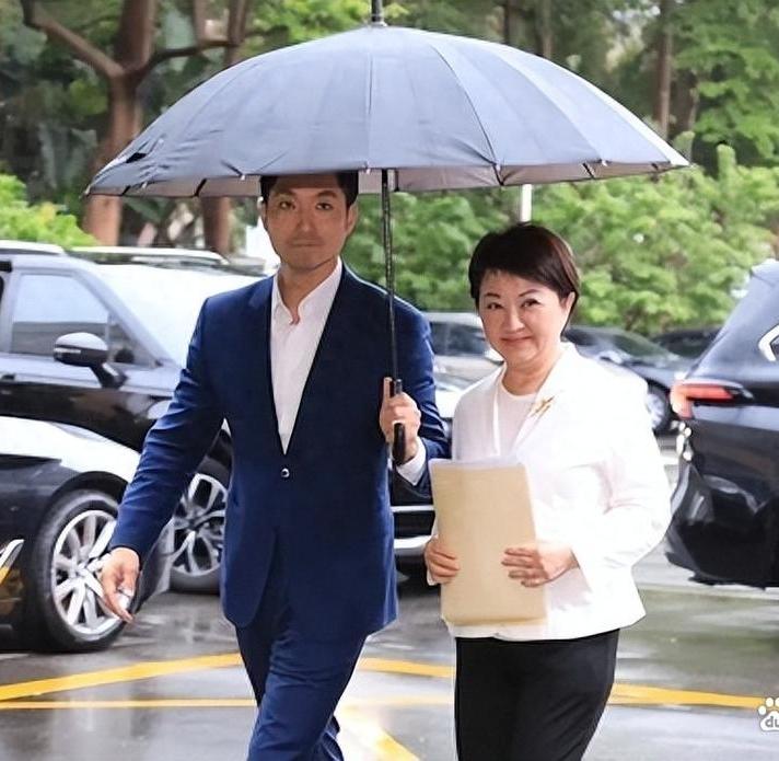 蒋万安欠下卢秀燕一份人情，2028应该不会与她竞争了。

这次卢秀燕应邀出任蒋万