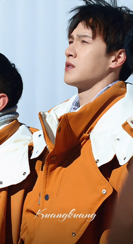 根正苗红的李昀锐，谁懂小林看升旗的眼神啊，好正的人和脸板正感拉满，就是爱这样根正