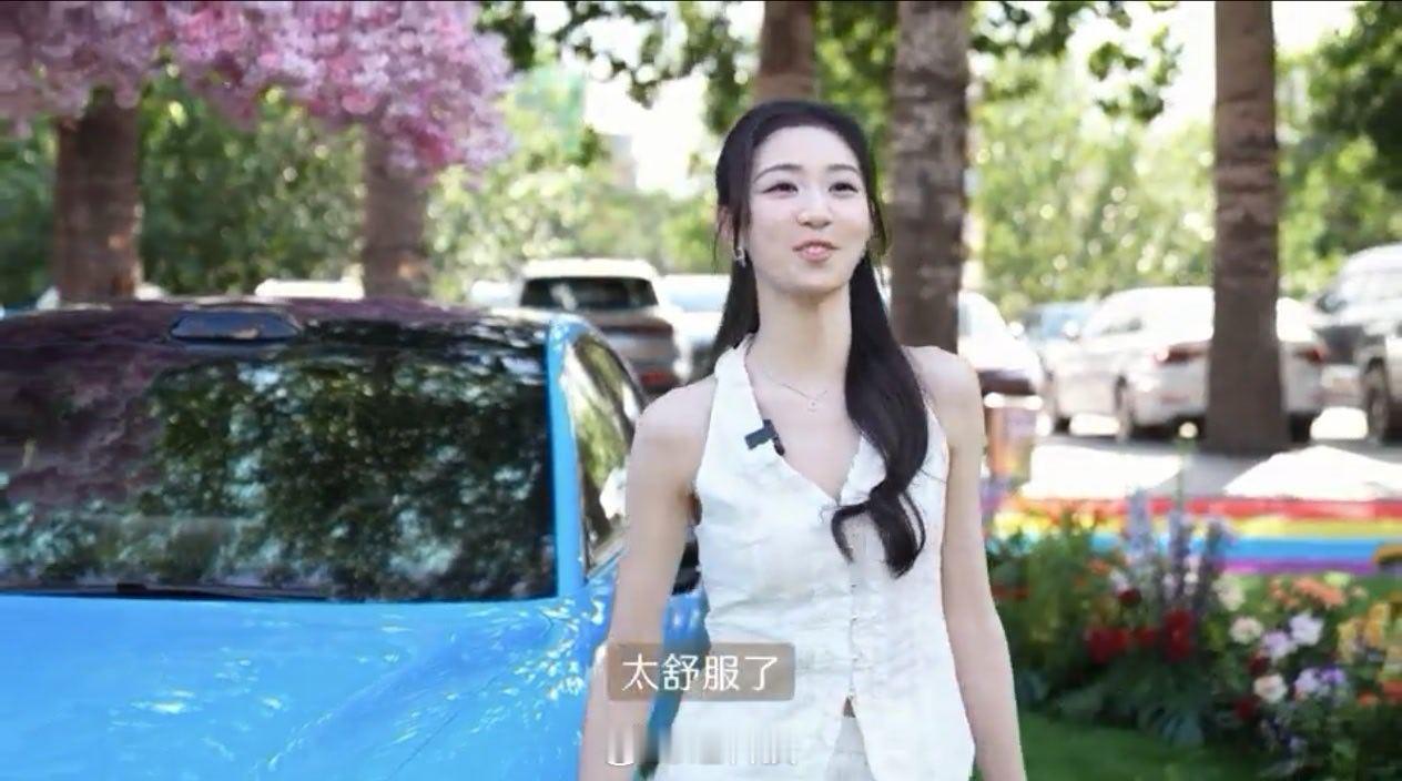 朱美吉落日之前是卡布里蓝 刷到美吉的自驾vlog太治愈了！鲜花装点车厢，搭配落日