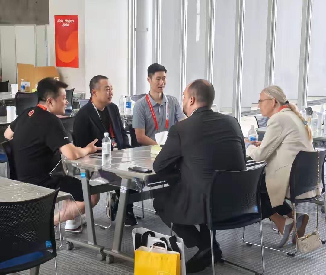 国乒开赛三天，刘国梁一张合影打了造谣者的脸
 
国乒亚运比赛打到第三天，最出圈的