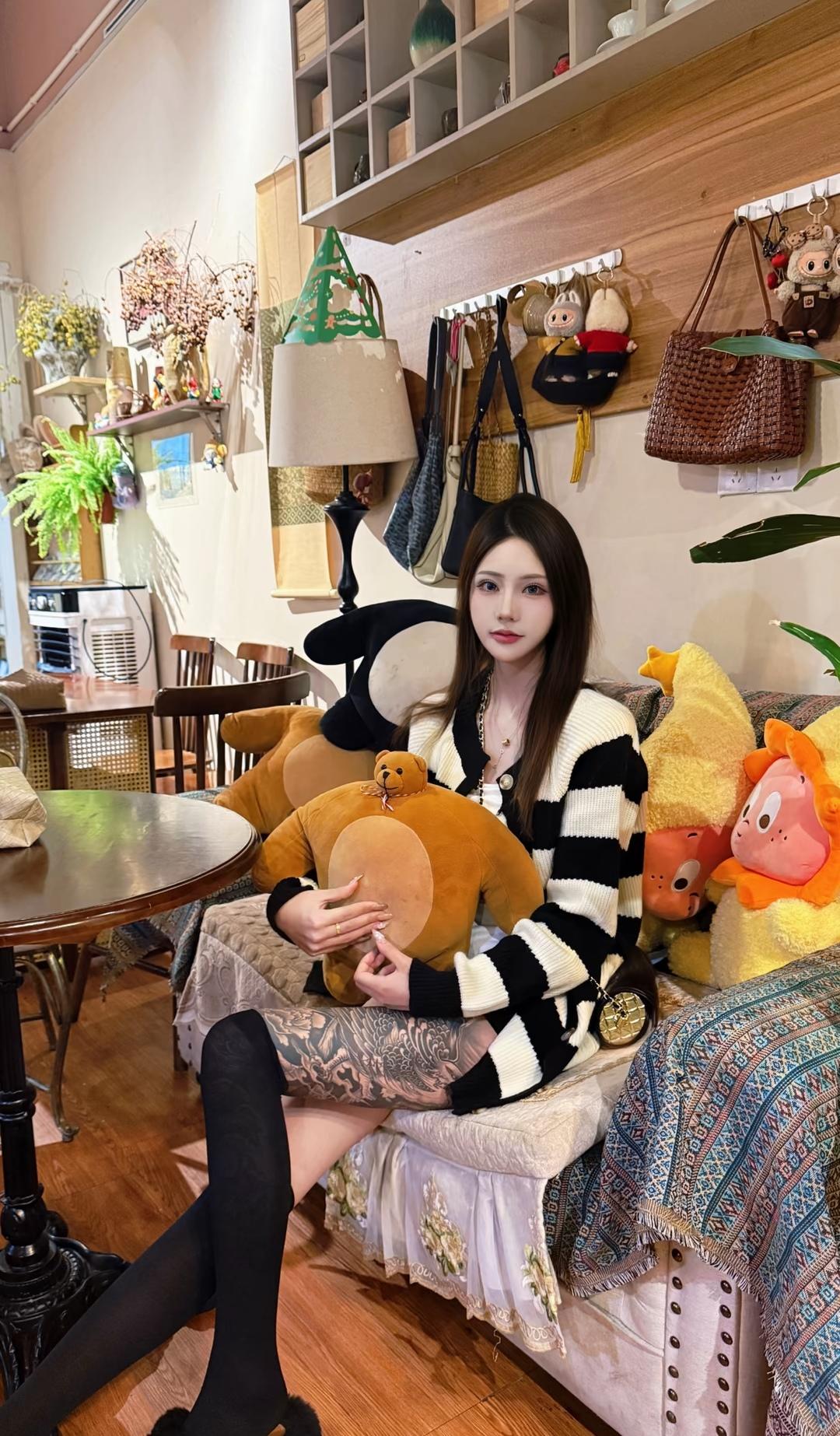 温馨小窝，萌宠相伴，享受美好时光