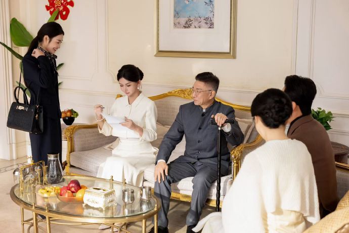 又换赛道了，剧名很“韩安冉”。 