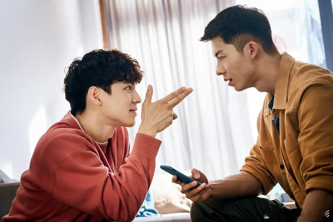 鬼家人的他俩，带着各自主演的新作在同一个档期相遇了，怎么不算一种缘分呐～许光汉林