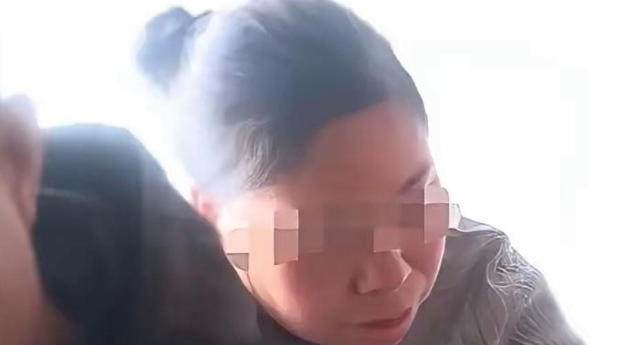 浙江慈溪，女人躲在隔壁人家二楼整整14年。丈夫苦苦找了她5110个日夜。到头来才