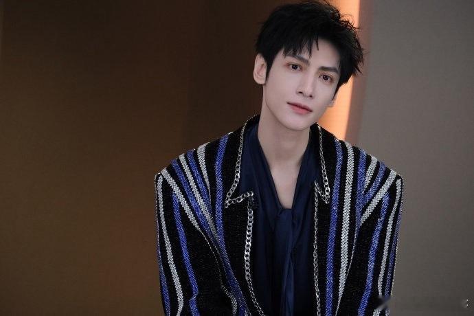 罗云熙齐思哲 ✨罗云熙黎斯 哥哥去玩了 我今天也要去玩