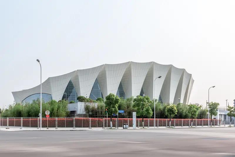 昨晚上海男篮和福建男篮给大家奉献了一场精彩比赛，打出了119：116的高分。上海