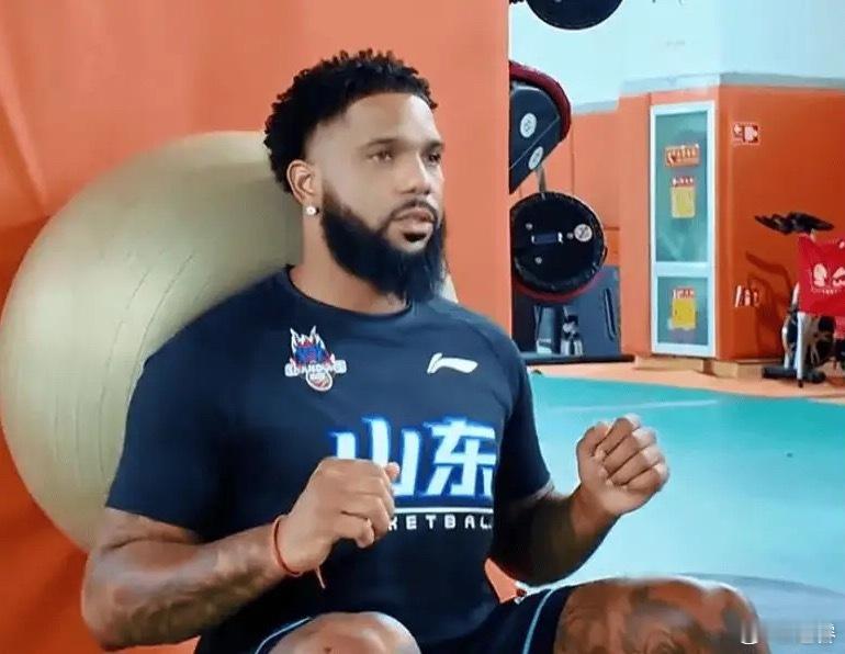 好吧，杯赛的表现足够具有迷惑性。对鲍威尔新赛季能给山东带来的侧翼空间，还是被长沙